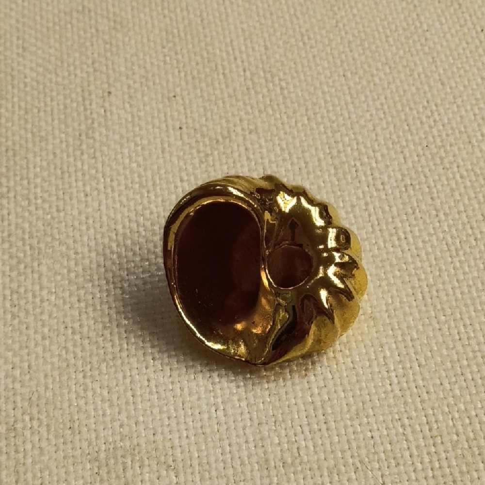 Gold Shell, Not Jewelry. Valerie Graham Ltd, England, 44 Ounces